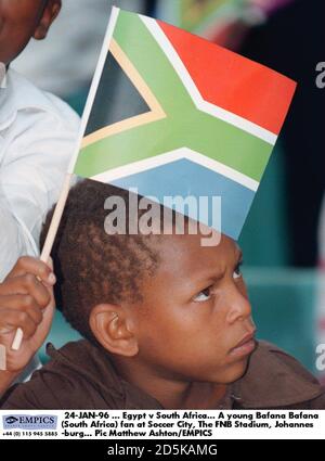 24-JAN-96 ... Ägypten – Südafrika. Ein junger Bafana Bafana (Südafrika) Fan in Soccer City, dem FNB Stadium, Johannesburg Stockfoto