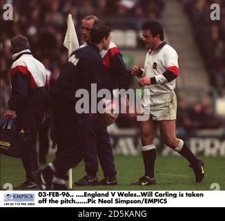 03-FEB-96. ....England / Wales. Will Carling verlässt das Spielfeld aufgrund einer Verletzung Stockfoto