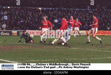 04-FEB-96. ...Chelsea / Middlesbrough. Gavin Peacock erzielt das 2. Tor der Chelsea Stockfoto