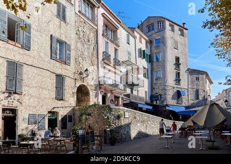 Antibes (Südostfrankreich): Platz „Place Jacques Audiberti“ in der Altstadt Stockfoto