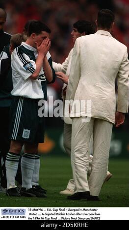 11-MAI-96 ... F.A. Pokalfinale - Liverpool gegen Manchester United ... Ein dejected Robbie Fowler nach Liverpool verlieren die FA Cup Final 1996 ... Bild Neal Simpson/EMPICS Stockfoto