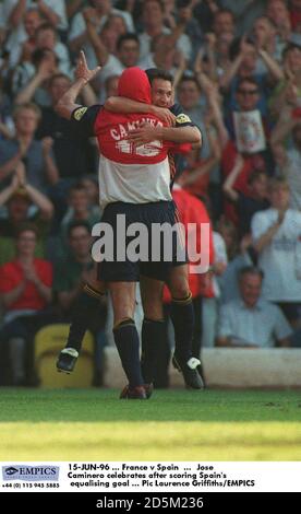 15-JUN-96 ... Frankreich gegen Spanien ... Jose Caminero feiert, nachdem er Spaniens Ausgleichstreffer erzielt hat Stockfoto