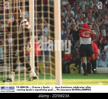 15-JUN-96 ... Frankreich gegen Spanien ... Jose Caminero feiert, nachdem er Spaniens Ausgleichstreffer erzielt hat Stockfoto