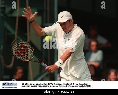 25-JUN-96 ... Wimbledon 1996 Tennis ... Englands Greg Rusedski in Aktion während seines Eröffnungsspiels ... Bild von Tony Marshall/EMPICS Stockfoto