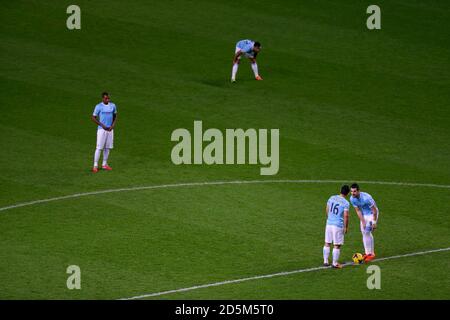 Alvaro Negredo von Manchester City (rechts) und Sergio Aguero (links) bereiten sich auf das Auftaktspiel vor Stockfoto