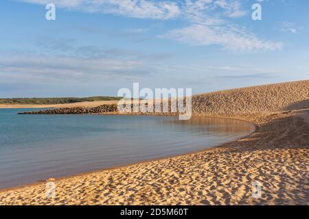 Übersicht über den Strand 'Plage du Veillon' in Talmont-Saint-Hilaire (Zentralfrankreich) im Jahr 2008: Der Strand und die Düne sind während sto verschwunden Stockfoto