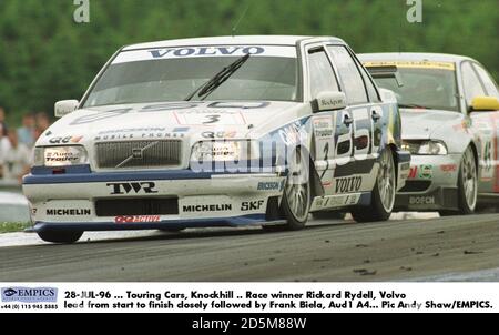 28-JUL-96 ... Touring Cars, Knockhill .. Rennsieger Rickard Rydell, Volvo führt von Anfang bis Ende dicht gefolgt von Frank Biela, Aud1 A4 Stockfoto