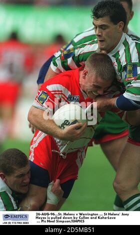 26-AUG-96. St. Helens / Warrington ... St. Helens' Joey Hayes wird von Cullen und Kohe-Love niedergerissen Stockfoto