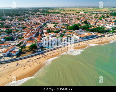 La Tranche-sur-Mer (Zentral-West-Frankreich): Luftaufnahme des Dorfes und des Strandes Stockfoto
