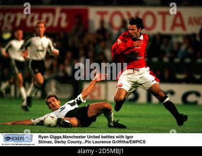 Ryan Giggs, Manchester United kämpft mit Igor Stimac, Derby County Stockfoto