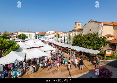 La Tranche-sur-Mer (zentral-westliches Frankreich): Luftaufnahme des Platzes „Place de la Liberte“ Stockfoto