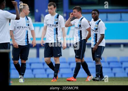 Die Spieler von Manchester City wurden von links nach rechts, Jose Angelino, Brandon Parker, Pablo Maffeo und Aaron Nemane, niedergeschlagen Stockfoto