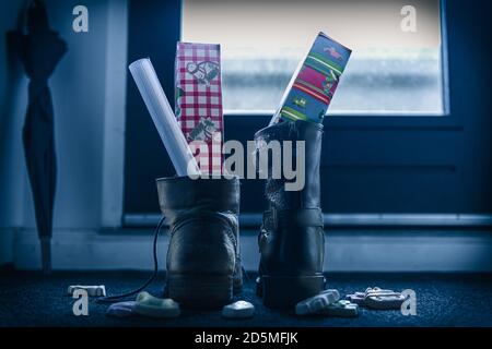 Sinterklaas, Kinder können ihren Schuh anziehen, früh am Morgen, typisch holländische Party-Tradition, erhalten Geschenke, Süßigkeiten und ein Gedicht in Ihrem Schuh, (Put t Stockfoto