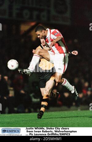 Justin Whittle, Stoke City entfernt von Iwan Roberts, Wolverhampton Wanderers Stockfoto