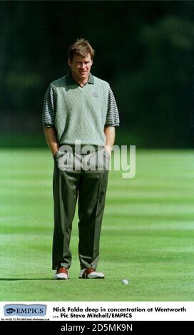 Nick Faldo konzentriert sich bei Wentworth tief Stockfoto