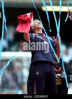 Alan Pardew, Manager von West Ham United, feiert ihren Sieg Stockfoto