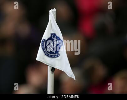 Das Everton Clubwappen auf einer Eckfahne bei Goodison Parken Stockfoto