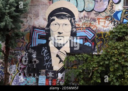 Bemalte Gebäude in Metelkova in Ljubljana, einer Stadt Autonomes Kulturzentrum in Slowenien Stockfoto