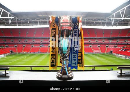 Ein Blick auf die Sky Bet Championship Play-off Trophäe vor dem Spiel. Stockfoto