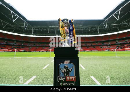 Ein Blick auf die Sky Bet Championship Play-off Trophäe vor dem Spiel. Stockfoto