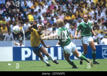 Aktion von Brasilien gegen Nordirland bei der WM 1986. Stockfoto