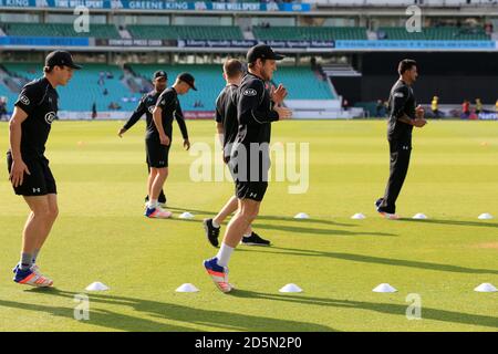 Surrey-Spieler wärmen sich vor dem NatWest T20 Blast auf Gegen Hampshire Stockfoto