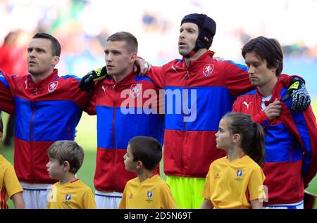 Tschechische Republik (links-rechts) David Lafata, Pavel Kaderabek, Petr Cech und Tomas Rosicky während der Nationalhymnen Stockfoto