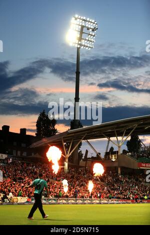 Surreys Jason Roy vor dem NatWest T20 Blast Flammen am Kia Oval Stockfoto