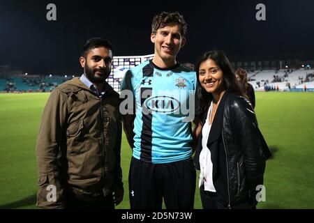 Surrey man of the Match Zafar Ansari (Mitte) Stockfoto