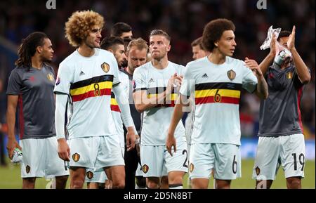 Die belgischen Spieler feiern den Sieg nach dem Schlusspfiff Stockfoto