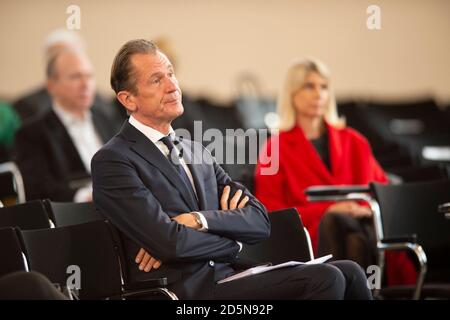 Frankfurt, Deutschland. Oktober 2020. Dr. Mathias DOEPFNER, Dopfner, Vorstandsvorsitzender der Axel Springer SE, Seitenportrait, Portrait, Portrait, beschnitten Einzelbild, Einzelmotiv, Dr. hc Friede Springer erhält den Freedom Prize der Friedrich Naumann Stiftung in der Paulskirche Frankfurt, 10.10.2020, zur weltweiten Nutzung Quelle: dpa/Alamy Live News Stockfoto