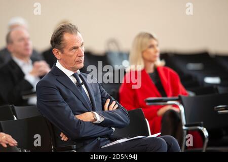 Frankfurt, Deutschland. Oktober 2020. Dr. Mathias DOEPFNER, Dopfner, Vorstandsvorsitzender der Axel Springer SE, Seitenportrait, Portrait, Portrait, beschnitten Einzelbild, Einzelmotiv, Dr. hc Friede Springer erhält den Freedom Prize der Friedrich Naumann Stiftung in der Paulskirche Frankfurt, 10.10.2020, zur weltweiten Nutzung Quelle: dpa/Alamy Live News Stockfoto