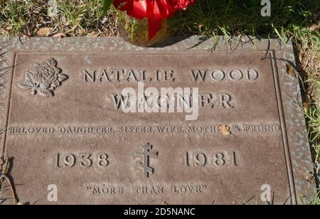 Los Angeles, Kalifornien, USA 13. Oktober 2020 EIN allgemeiner Blick auf die Atmosphäre des Grabes von Natalie Wood im Pierce Brothers Westwood Village Memorial Park am 13. Oktober 2020 in Los Angeles, Kalifornien, USA. Foto von Barry King/Alamy Stockfoto Stockfoto