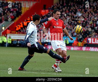 Charlton Athletic's Radostin Kishishev und West Ham United's Matthew Etherington Stockfoto