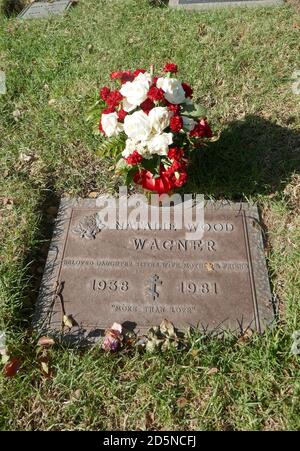 Los Angeles, Kalifornien, USA 13. Oktober 2020 EIN allgemeiner Blick auf die Atmosphäre des Grabes von Natalie Wood im Pierce Brothers Westwood Village Memorial Park am 13. Oktober 2020 in Los Angeles, Kalifornien, USA. Foto von Barry King/Alamy Stockfoto Stockfoto