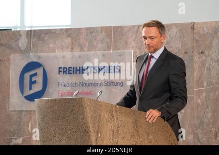 Frankfurt, Deutschland. Oktober 2020. Christian LINDNER, Politiker, Vorsitzender der FDP, während seiner Rede von Dr. hc Friede Springer erhält den Freedom Prize der Friedrich-Naumann-Stiftung in der Paulskirche Frankfurt, 10.10.2020, zur weltweiten Nutzung Quelle: dpa/Alamy Live News Stockfoto