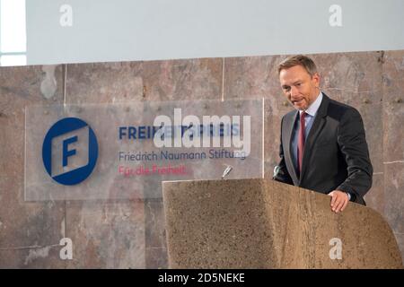 Frankfurt, Deutschland. Oktober 2020. Christian LINDNER, Politiker, Vorsitzender der FDP, während seiner Rede von Dr. hc Friede Springer erhält den Freedom Prize der Friedrich-Naumann-Stiftung in der Paulskirche Frankfurt, 10.10.2020, zur weltweiten Nutzung Quelle: dpa/Alamy Live News Stockfoto