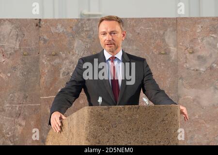 Frankfurt, Deutschland. Oktober 2020. Christian LINDNER, Politiker, Vorsitzender der FDP, während seiner Rede von Dr. hc Friede Springer erhält den Freedom Prize der Friedrich-Naumann-Stiftung in der Paulskirche Frankfurt, 10.10.2020, zur weltweiten Nutzung Quelle: dpa/Alamy Live News Stockfoto