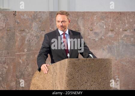 Frankfurt, Deutschland. Oktober 2020. Christian LINDNER, Politiker, Vorsitzender der FDP, während seiner Rede von Dr. hc Friede Springer erhält den Freedom Prize der Friedrich-Naumann-Stiftung in der Paulskirche Frankfurt, 10.10.2020, zur weltweiten Nutzung Quelle: dpa/Alamy Live News Stockfoto