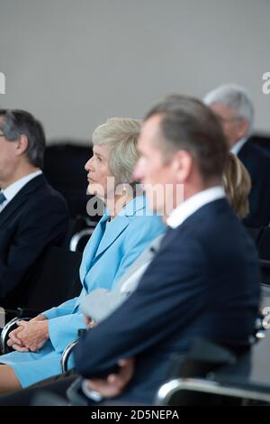 Frankfurt, Deutschland. 10. Okt, 2020. Links nach rechts Dr. hc Friede SPRINGER, Verlag, Dr. Mathias DOEPFNER, DÃ¶pfner, Vorstandsvorsitzender der Axel Springer SE, Dr. hc Friede Springer erhält den Freedom Prize der Friedrich Naumann Stiftung in der Paulskirche Frankfurt, 10.10.2020, Â Nutzung weltweit Quelle: dpa/Alamy Live News Stockfoto