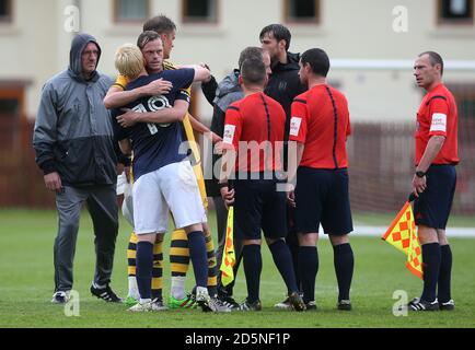 Fulham's Richard Stearman und Preston North End's Ben Pringle nach ihrem Pre-Season Friendly auf Fota Island, Cork, Irland Stockfoto