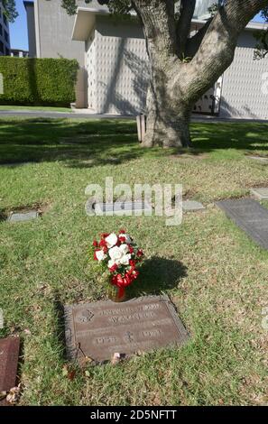 Los Angeles, Kalifornien, USA 13. Oktober 2020 EIN allgemeiner Blick auf die Atmosphäre des Grabes von Natalie Wood im Pierce Brothers Westwood Village Memorial Park am 13. Oktober 2020 in Los Angeles, Kalifornien, USA. Foto von Barry King/Alamy Stockfoto Stockfoto