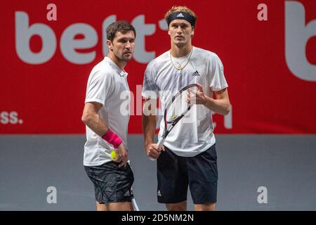 Mischa ZVEREV (links, GER) und Alexander ZVEREV (GER), reden, reden, sprechen, sprechen, Tennis, bett1HULKS Indoors 2020, Champions Trophy, ATP 250 Turnier am 13. Oktober 2020 in Köln/Deutschland. Â Verwendung weltweit Stockfoto