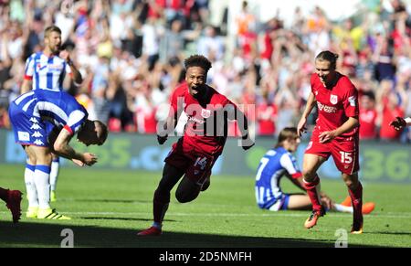 Bobby Reid von Bristol City feiert sein Tor gegen Wigan Athletic und macht es 2:1. Stockfoto