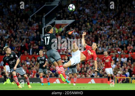 Zlatan Ibrahimovic von Manchester United versucht einen Overhead-Kick Stockfoto