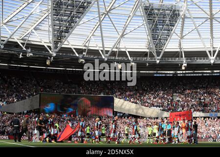 West Ham United und AFC Bournemouth Spieler gehen auf Das Spielfeld vor dem Anpfiff Stockfoto