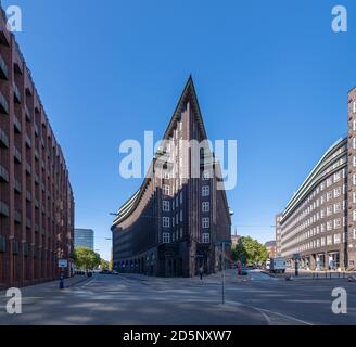 Zugespitzt Chilehaus in Hamburg. Entworfen von Fritz Höger, vollendet 1924. Ein extremes Beispiel der Architektur des Backsteinexpressionismus der 1920er Jahre. Stockfoto