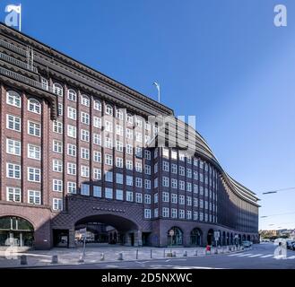 Zugespitzt Chilehaus in Hamburg. Entworfen von Fritz Höger, vollendet 1924. Ein extremes Beispiel der Architektur des Backsteinexpressionismus der 1920er Jahre. Stockfoto