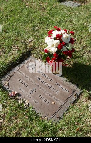 Los Angeles, Kalifornien, USA 13. Oktober 2020 EIN allgemeiner Blick auf die Atmosphäre des Grabes von Natalie Wood im Pierce Brothers Westwood Village Memorial Park am 13. Oktober 2020 in Los Angeles, Kalifornien, USA. Foto von Barry King/Alamy Stockfoto Stockfoto