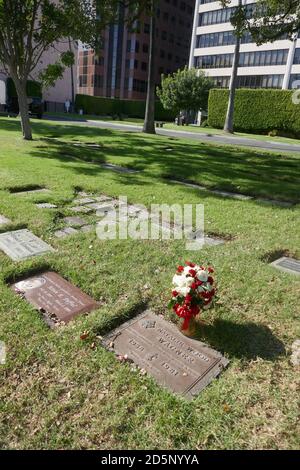 Los Angeles, Kalifornien, USA 13. Oktober 2020 EIN allgemeiner Blick auf die Atmosphäre des Grabes von Natalie Wood im Pierce Brothers Westwood Village Memorial Park am 13. Oktober 2020 in Los Angeles, Kalifornien, USA. Foto von Barry King/Alamy Stockfoto Stockfoto